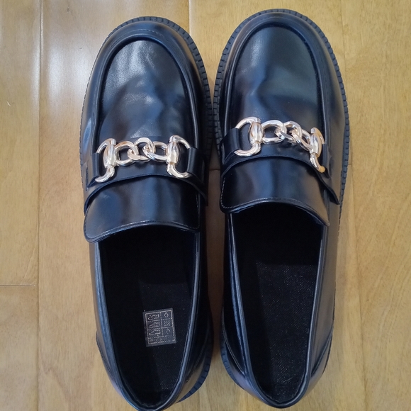 Shoes - Woman's black loafers